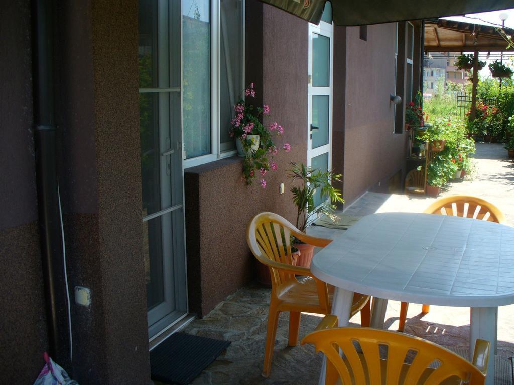 Zora Guest House Приморсько Номер фото